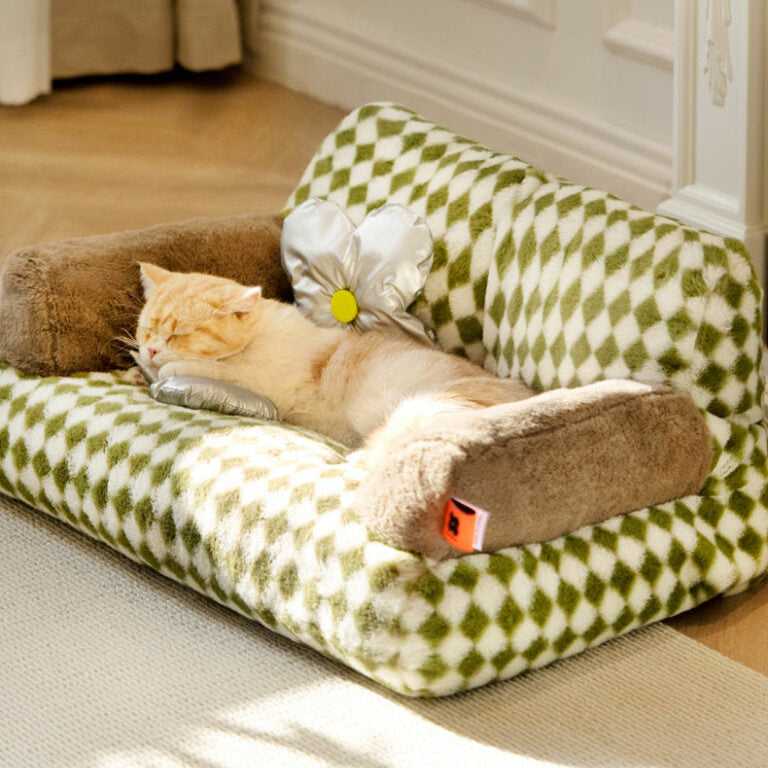 Green Vintage Diamond Cat Couch - Cat Bed