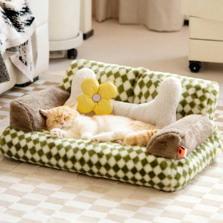 Green Vintage Diamond Cat Couch - Cat Bed