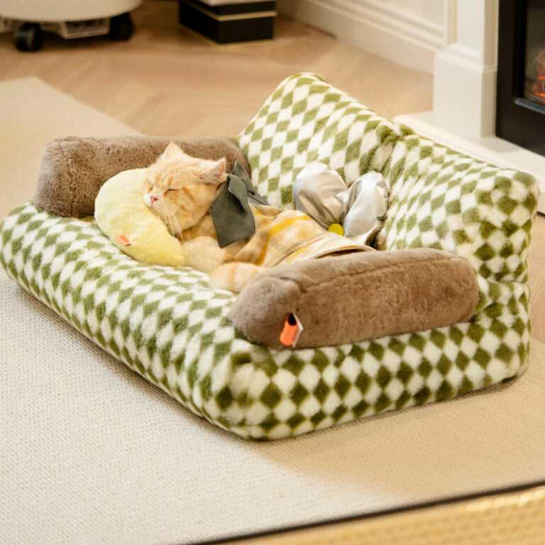 Green Vintage Diamond Cat Couch - Cat Bed