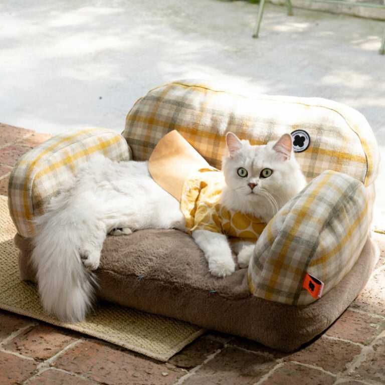 British Plaid Cat Sofa - Cat Bed