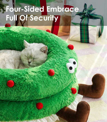 Cat sleeping in Christmas Wreath Shaped Cat Bed with text overlay 'Four-Sided Embrace Full Of Security' emphasizing comfort.